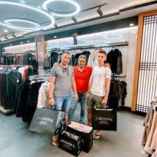 Shopping Tour with VIP Transfer